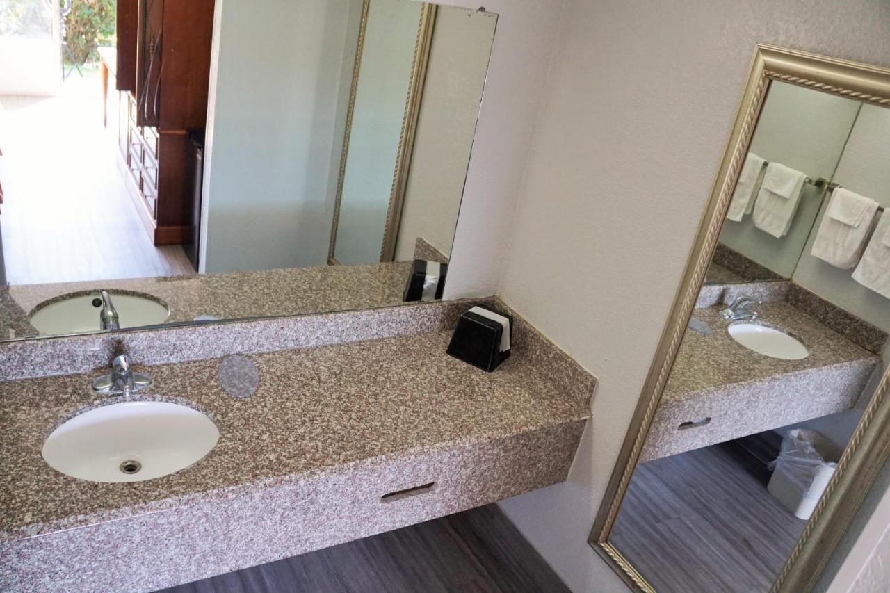 Hotel Elev8 Conroe Eksteriør bilde